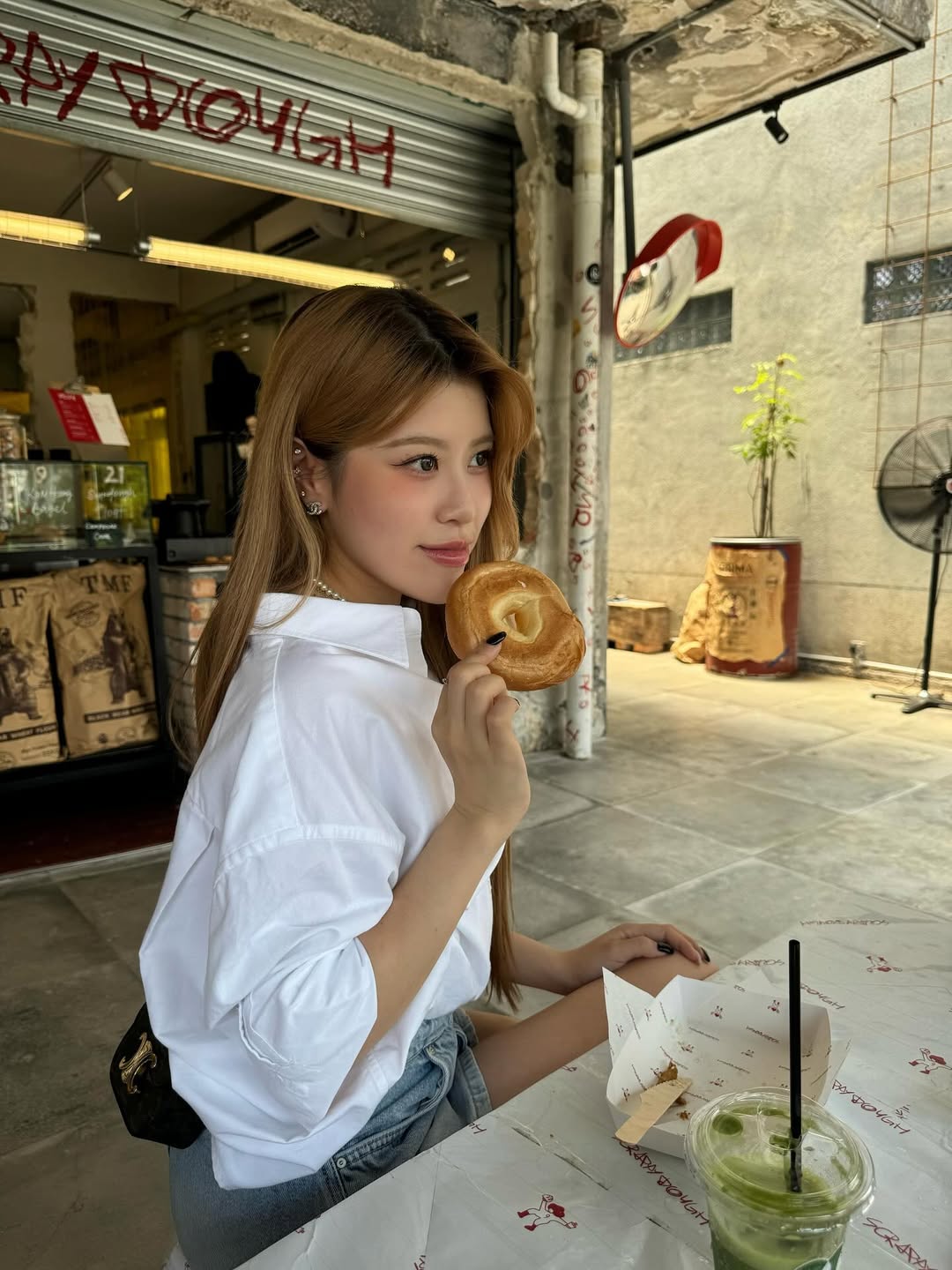 Cô nàng xinh đẹp, sở hữu lượng người hâm mộ đông đảo.