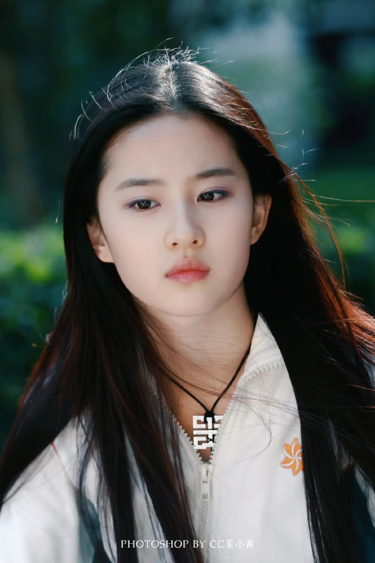 Nhìn Lưu Diệc Phi 25 năm trước đúng là visual “vắt ra nước”, đến cái tên cũng trở thành tính từ chỉ sắc đẹp