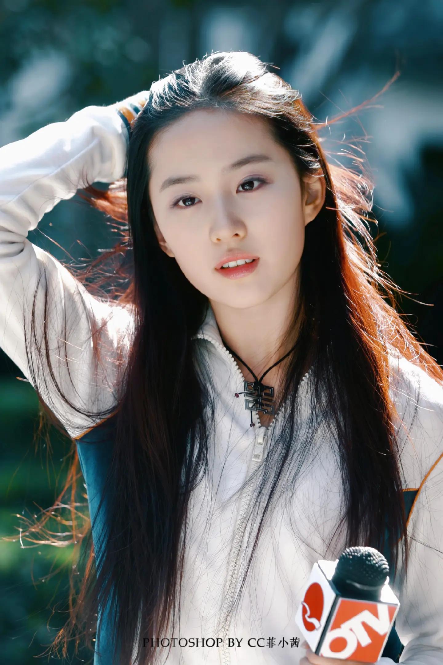 Nhìn Lưu Diệc Phi 25 năm trước đúng là visual “vắt ra nước”, đến cái tên cũng trở thành tính từ chỉ sắc đẹp