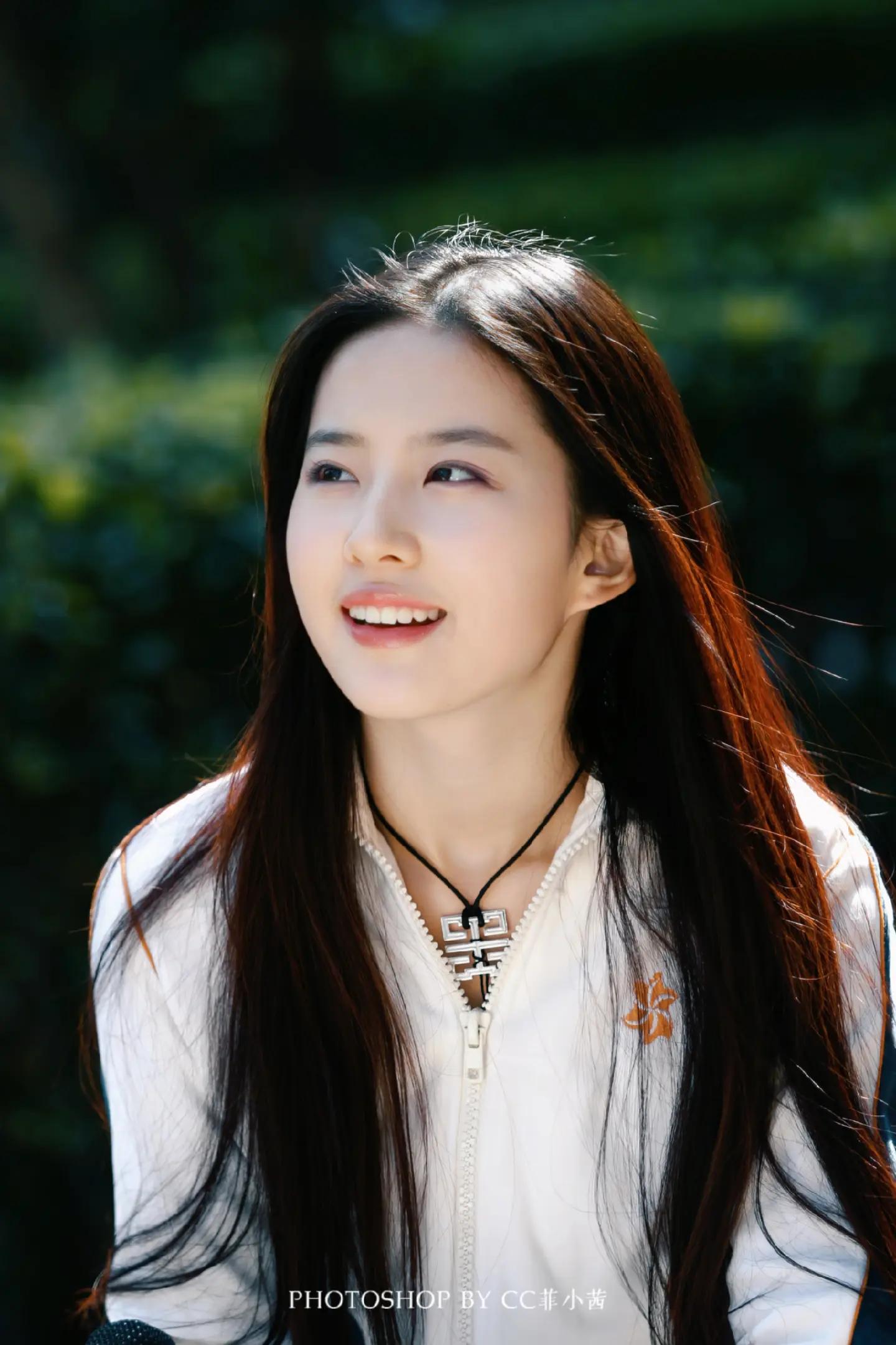 Nhìn Lưu Diệc Phi 25 năm trước đúng là visual “vắt ra nước”, đến cái tên cũng trở thành tính từ chỉ sắc đẹp