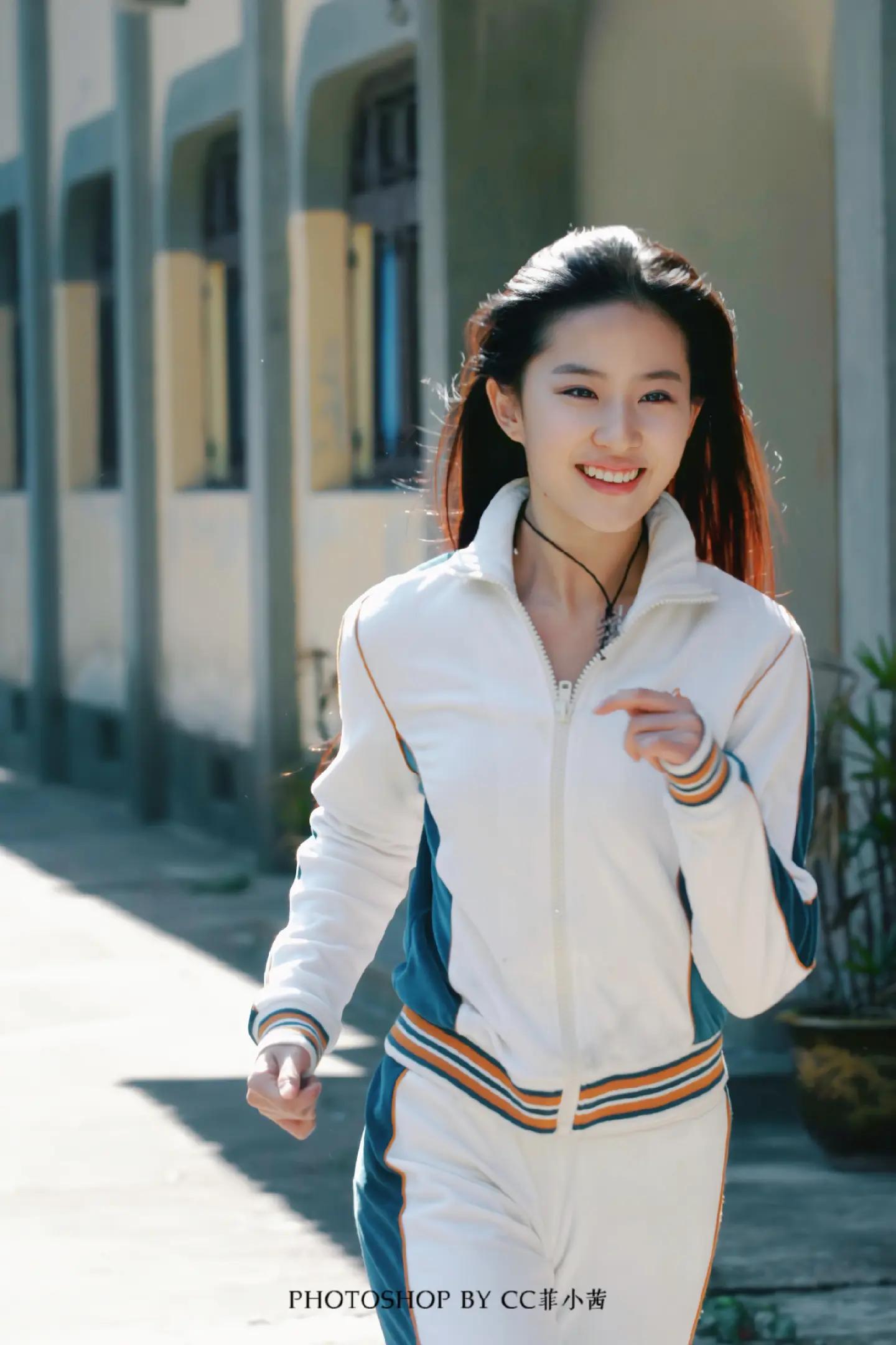 Nhìn Lưu Diệc Phi 25 năm trước đúng là visual “vắt ra nước”, đến cái tên cũng trở thành tính từ chỉ sắc đẹp