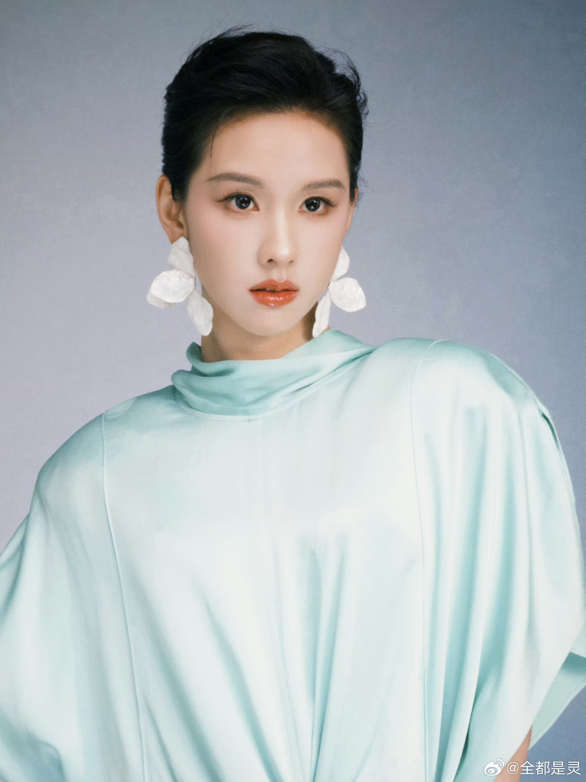 1 cái xoay người của mỹ nhân này đủ làm nghiêng ngả cả một triều đại: Nhan sắc bỏ xa thế gian phàm tục