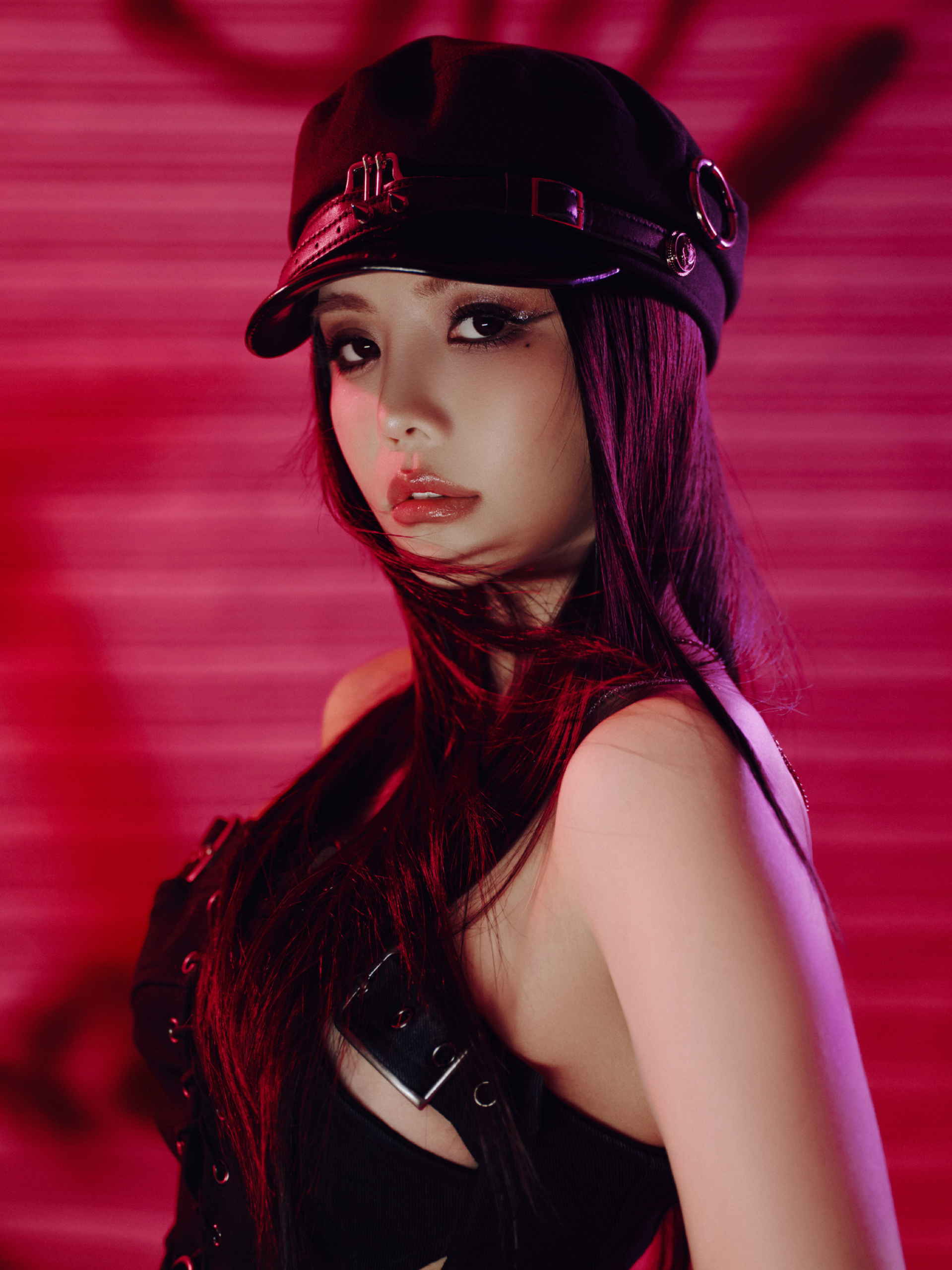 Đồng đội “hệ chiến” của Trang Pháp: Visual ngầu đét, bị tố 