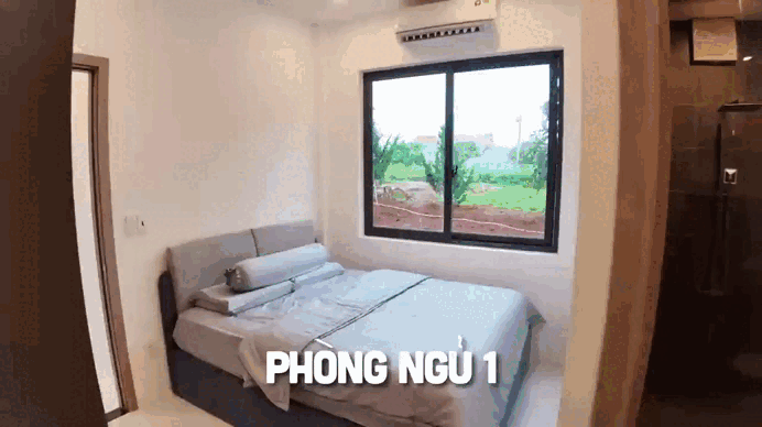   Phòng ngủ có thiết kế thoáng đãng, cửa sổ view đẹp, ngoài ra còn có thêm WC nhỏ gọn để thuận tiện sinh hoạt  