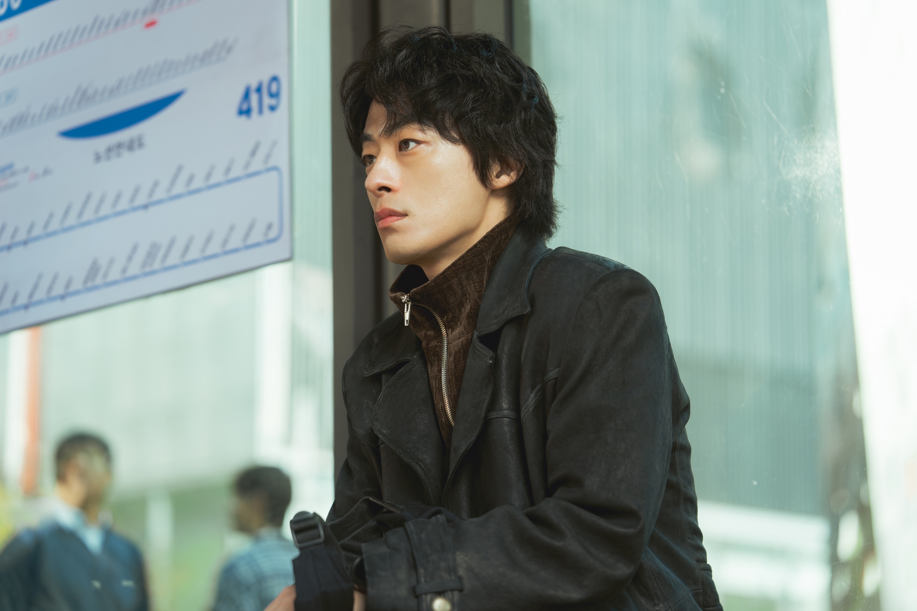 Cảm giác vô dụng là thứ luôn hiện hữu trong trái tim anh, và mỗi ngày Hwang Dong Man đều phải chiến đấu để thoát khỏi cảm giác ấy.