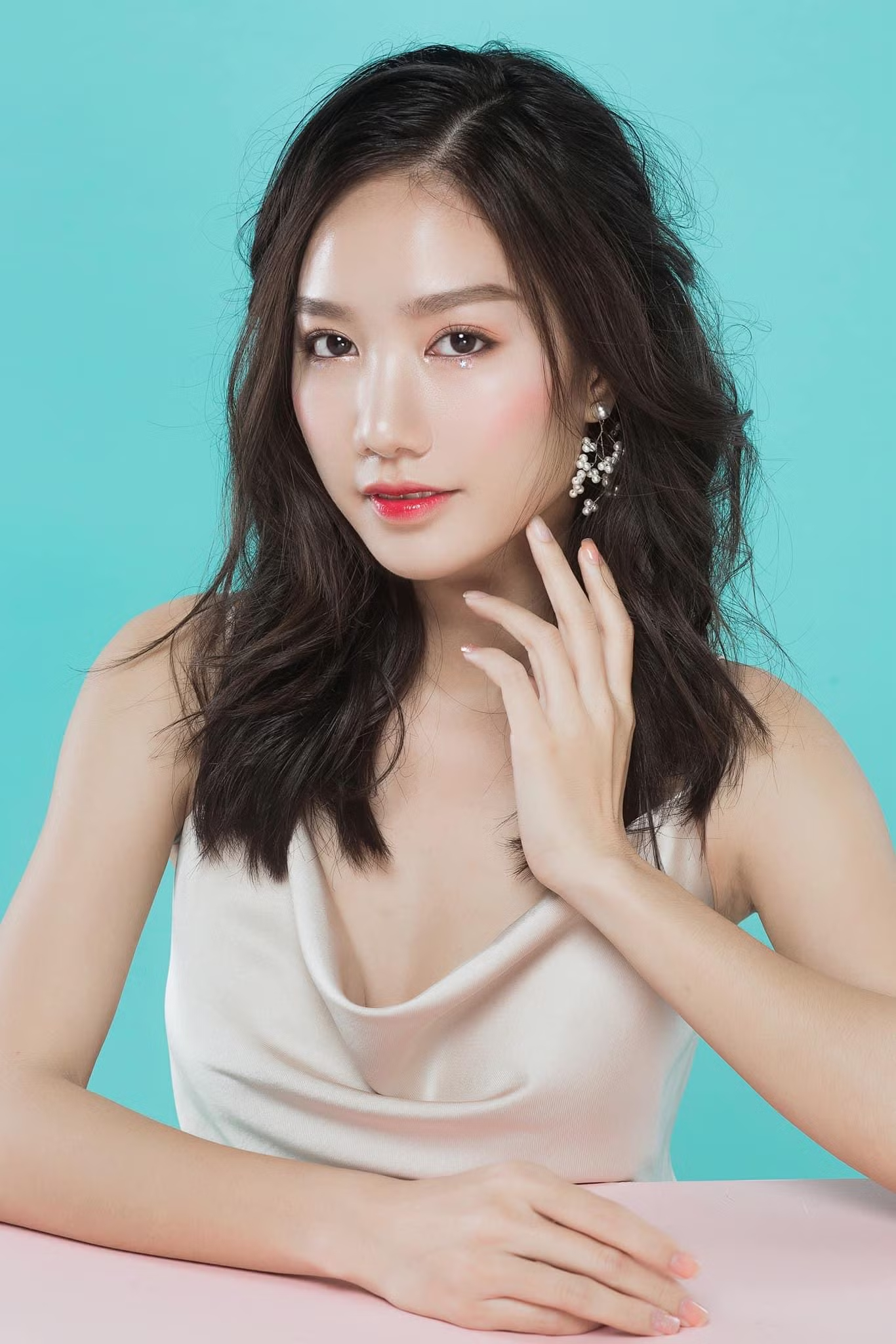 Visual khả ái của người đẹp từng vượt qua Tiểu Vy để giành giải thưởng gương mặt đẹp nhất HHVN 2018.