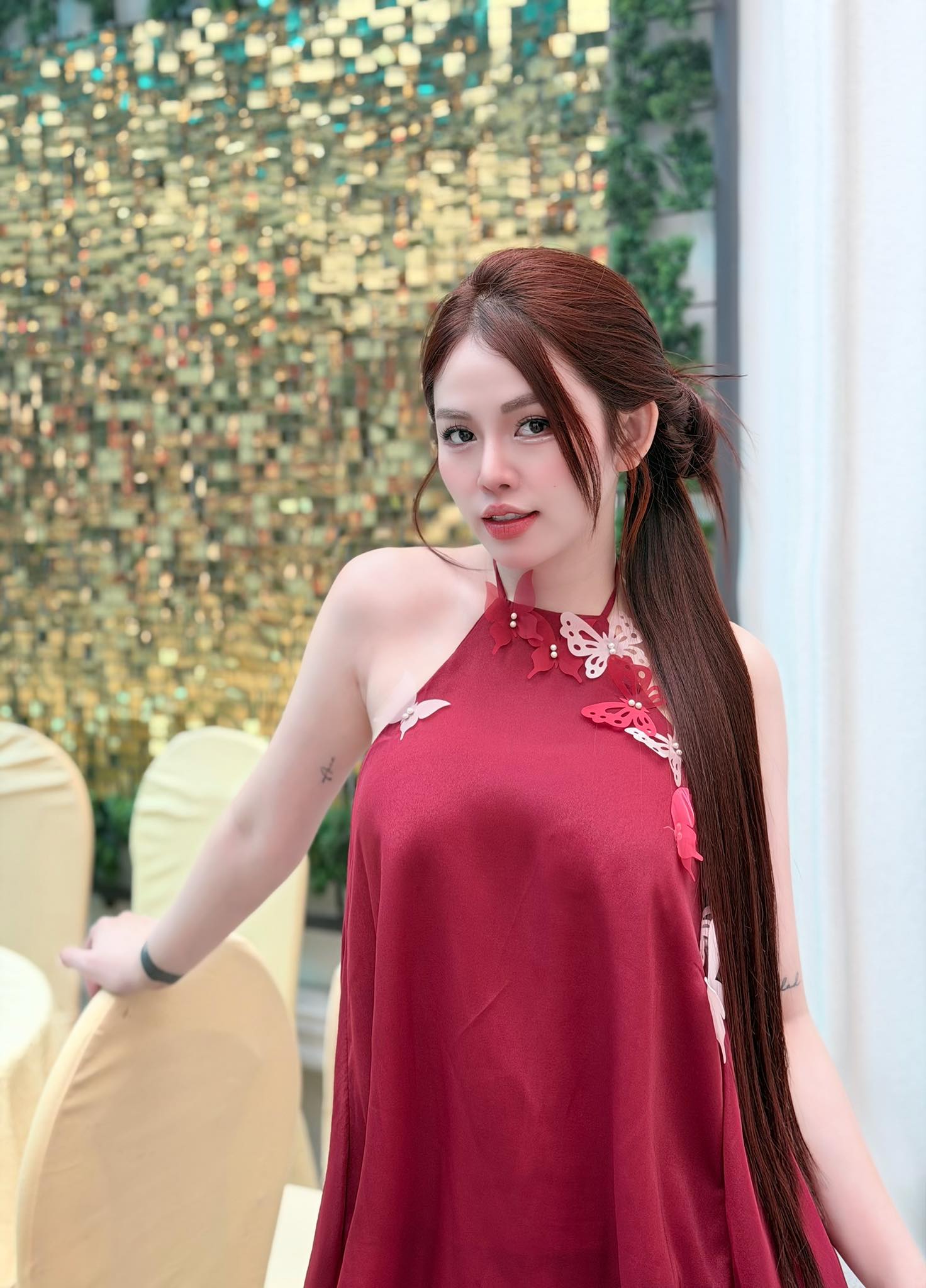 Nhan sắc của nữ ca sĩ với nhiều bài hát hot trend trên TikTok