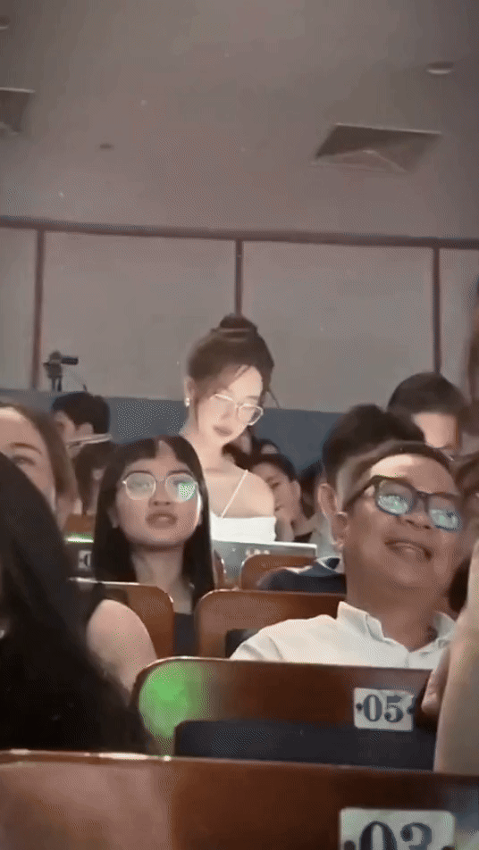 Chân dài 1m23 cùng IELTS 8.0, Việt Nam cũng có Hoa hậu khiến dân tình 