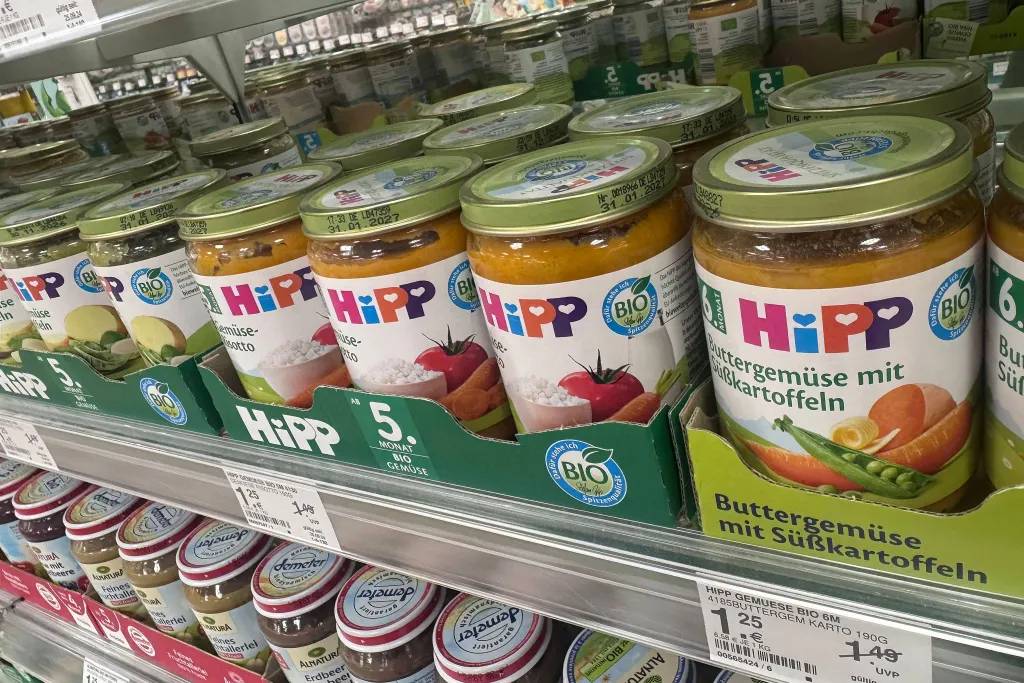 Các sản phẩm HiPP được bày bán trong siêu thị (Ảnh: Alamy)