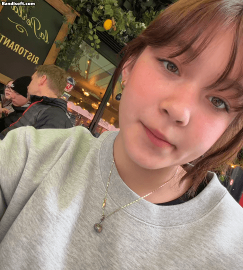 Ngoài đời, Nina Nutthacha Padovan đốn tim khán giả với vẻ ngoài cực phẩm.