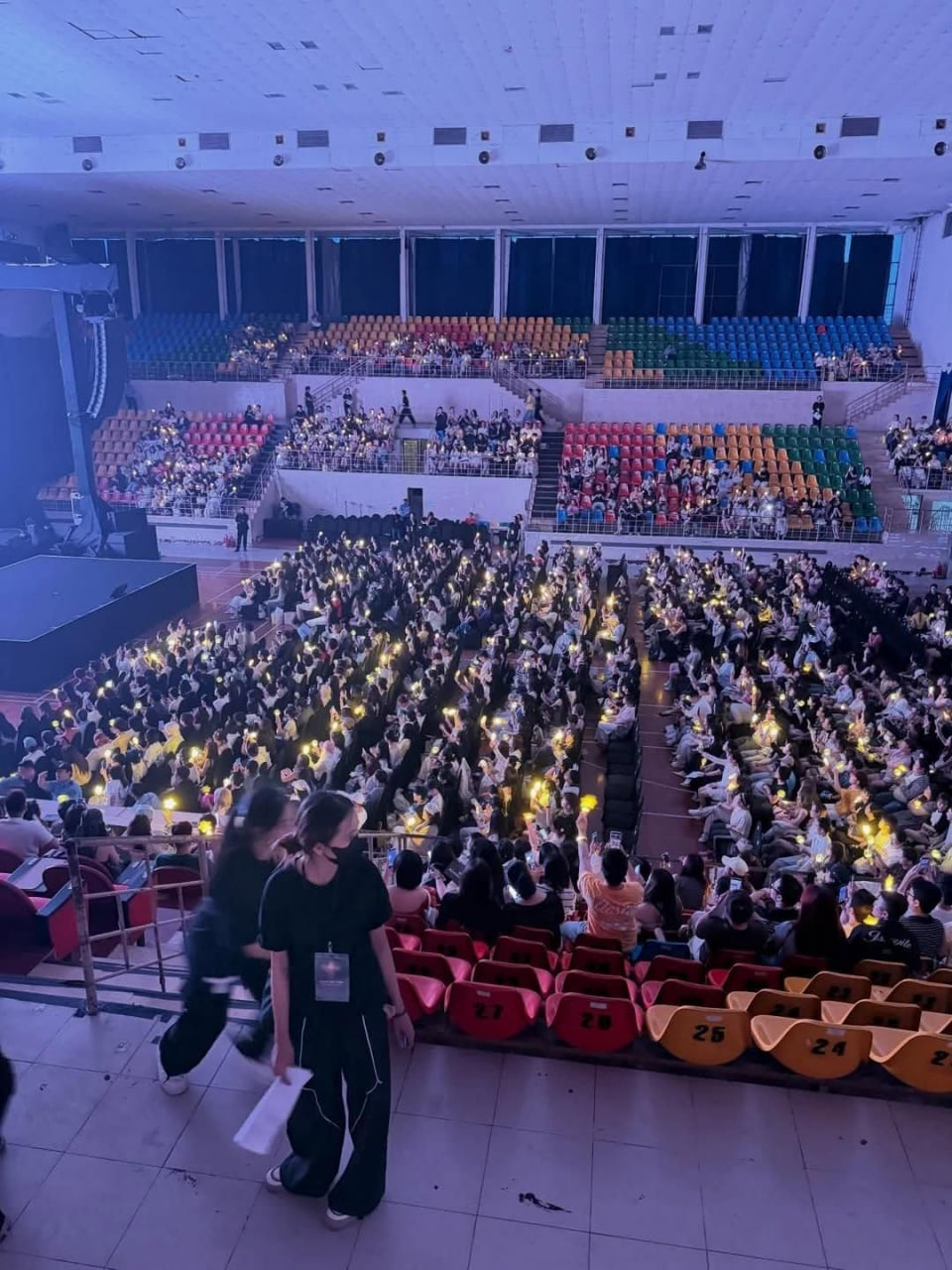 Tình trạng các khán đài trống huơ trống hoác tại cocnert của Jessica (Ảnh: Threads)
