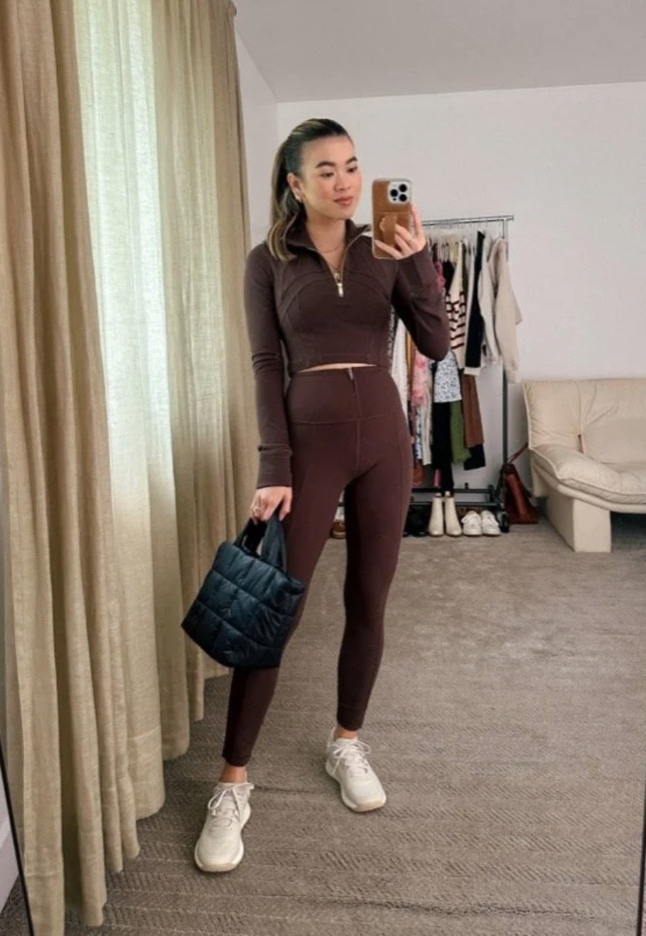  Lululemon vẫn được khen về chất lượng sản phẩm. Tuy nhiên thời gian gần đây, bắt đầu xuất hiện nhiều lời than phiền từ khách hàng của thương hiệu với việc những lô hàng mới có chất lượng giảm sút đáng kể. Ảnh: Reddit.