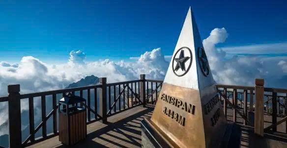 Đỉnh Fansipan từng là một giới hạn khó chạm tới với mọi du khách