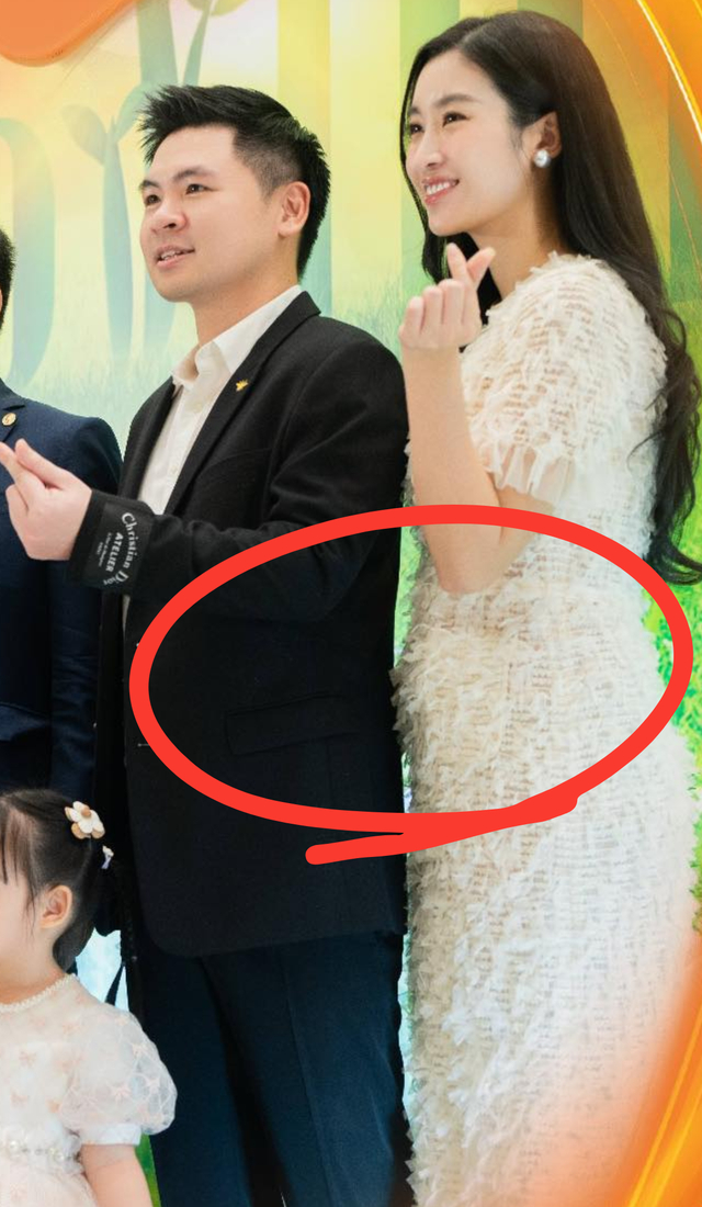 Đỗ Mỹ Linh để lộ vòng 2 lùm lùm, từ đó dính nghi vấn mang thai lần 2