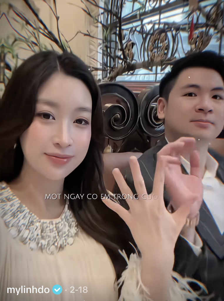 Hoa hậu Đỗ Mỹ Linh hạn chế để lộ vóc dáng trong suốt mấy tháng qua