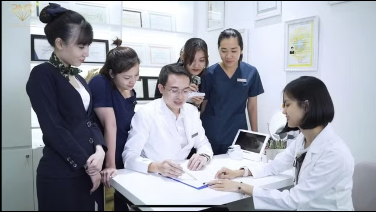 Bác sĩ thẩm mỹ tố ca sĩ Trung Quân 