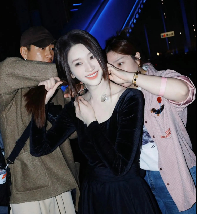 Thật khó tin là Lý Tiểu Nhiễm đã 50 tuổi (Ảnh: Sina).