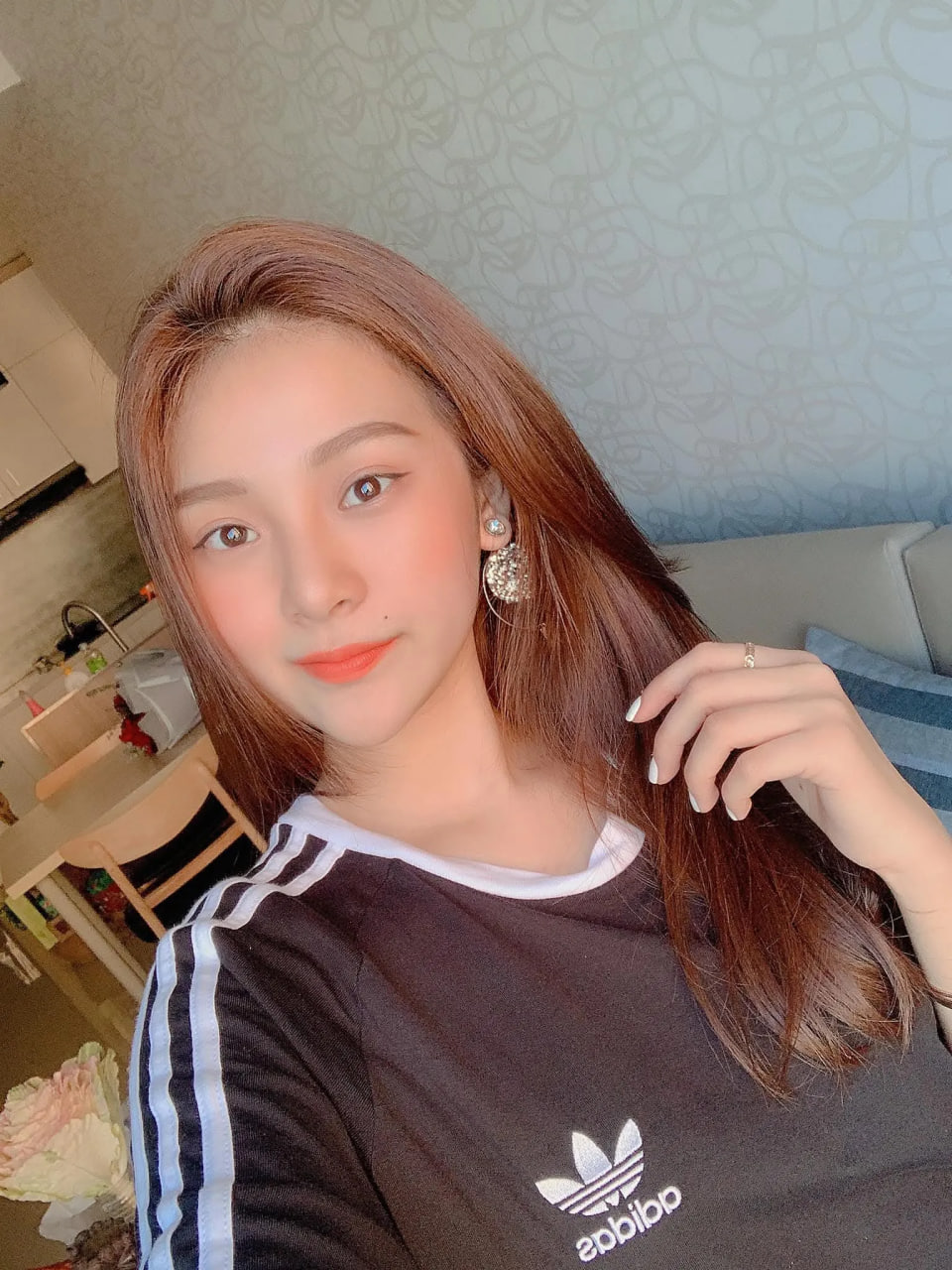 Vẻ đẹp pha trộn giữa nét ngọt ngào và sắc sảo tuổi ngoài 20 của Tam Triều Dâng. (Nguồn: Threads)