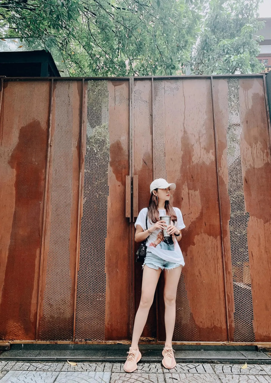 Nữ diễn viên ưu ái những bộ cánh cá tính, tôn lên vóc dáng. (Ảnh:Threads)