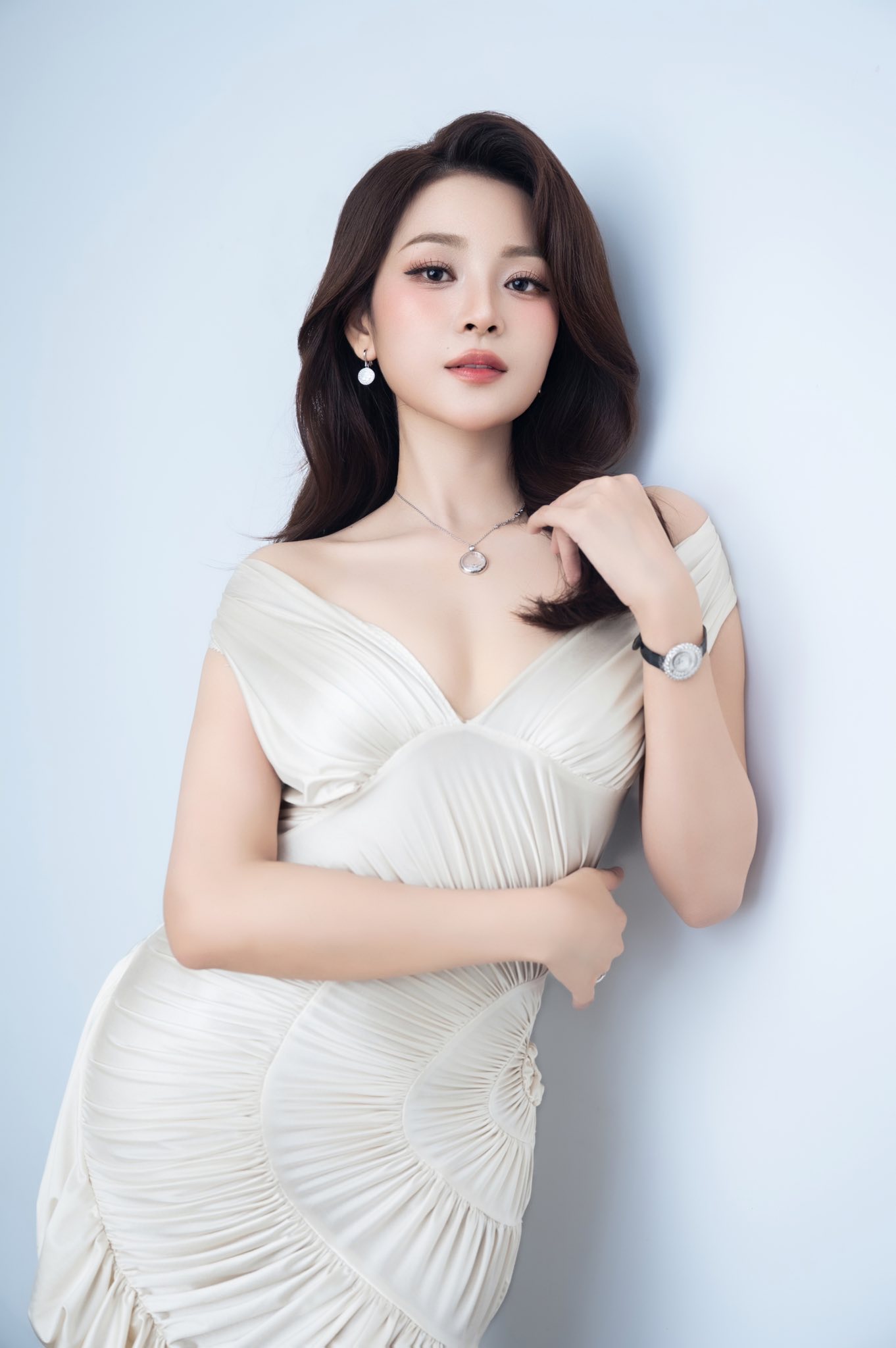 Ngoại hình nổi bật cũng giúp Lê Tam Triều Dâng làm người xem say đắm