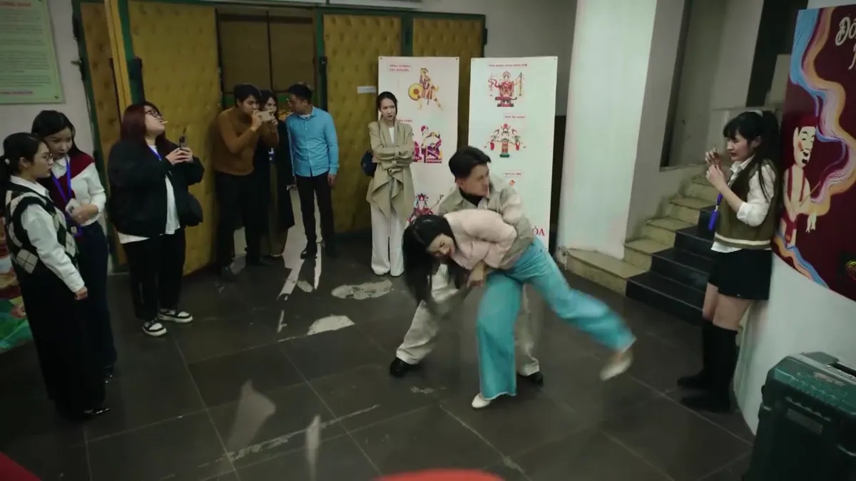 Khó chịu vô cùng với mỹ nhân Việt 25 tập phim chỉ đi 1 đôi giày, ngay cả cái áo cũng sản xuất theo lô