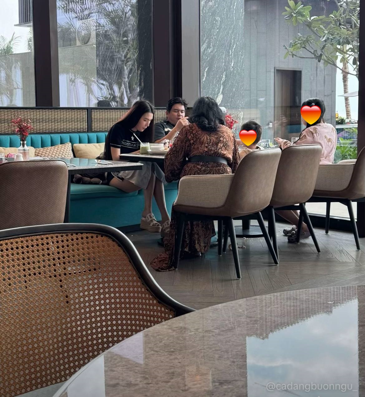 Ngọc Loan và bác sĩ Chiêm Quốc Thái từng bị tóm dính ảnh đi du lịch cùng gia đình 