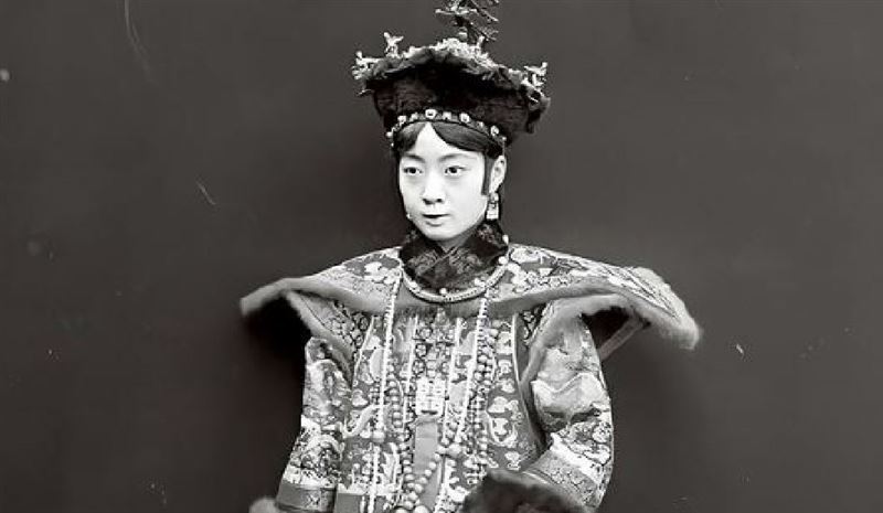 Uyển Dung bị Phổ Nghi nhốt vào 