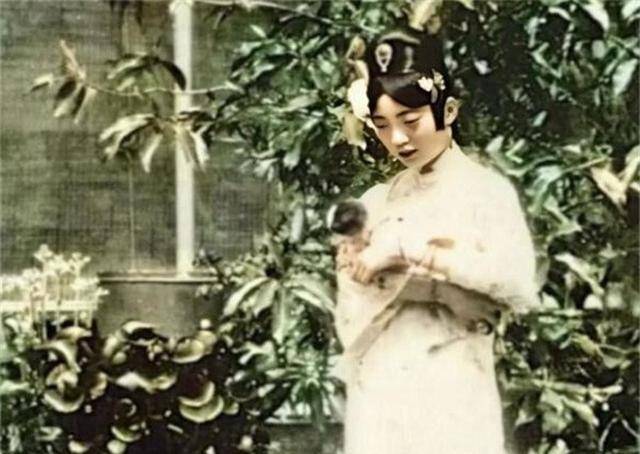 Uyển Dung bị Phổ Nghi nhốt vào 