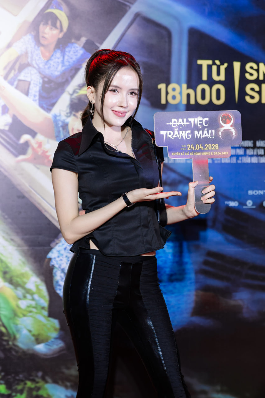 Thiều Bảo Trâm xuất hiện với set đồ ôm sát, tôn trọn lợi thế hình thể.