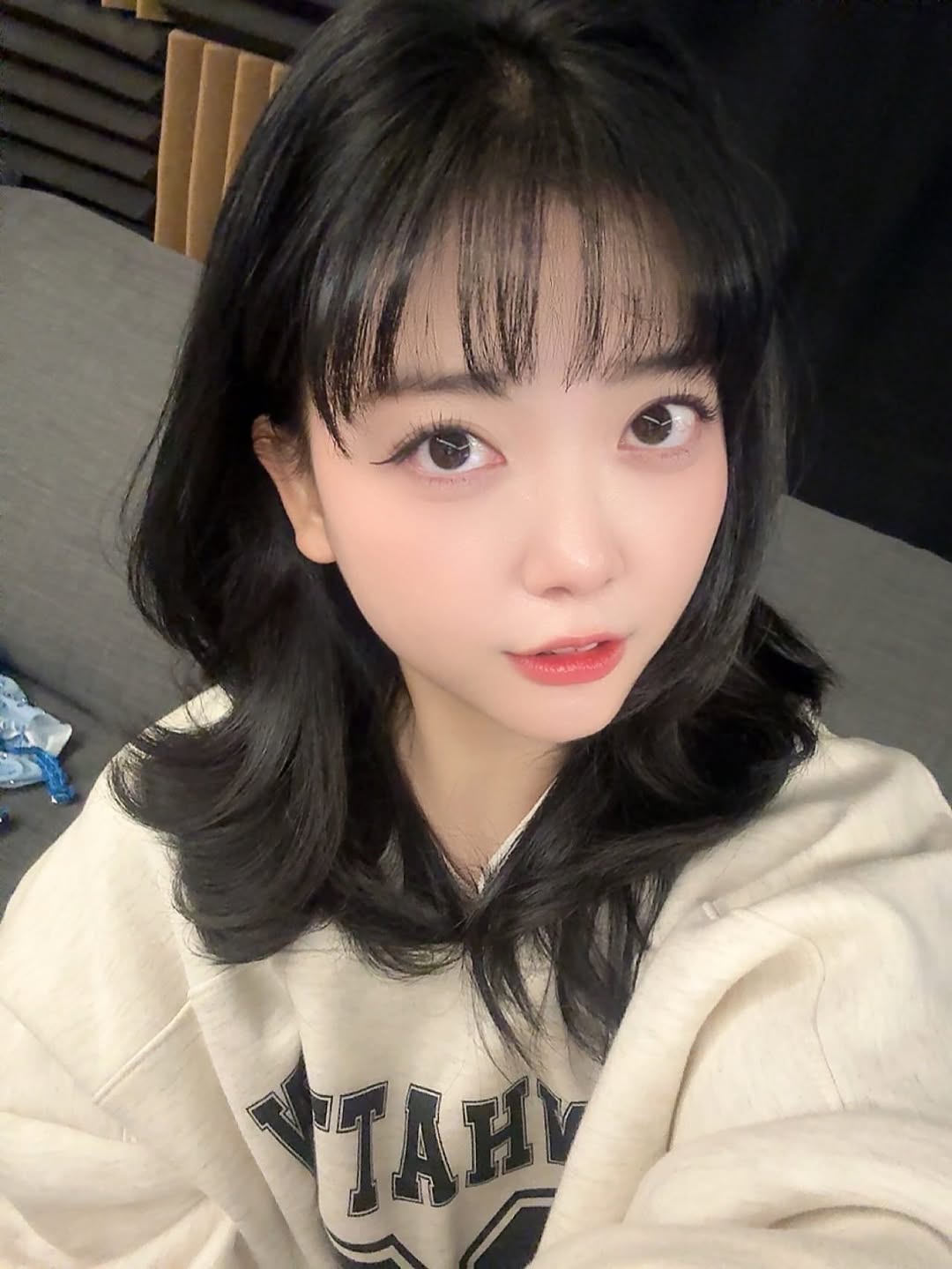 Jungkook (BTS) bỏ Winter (aespa) yêu mỹ nữ hơn 3 tuổi, còn để đàng gái check-in nhà đẹp xe sang của mình?