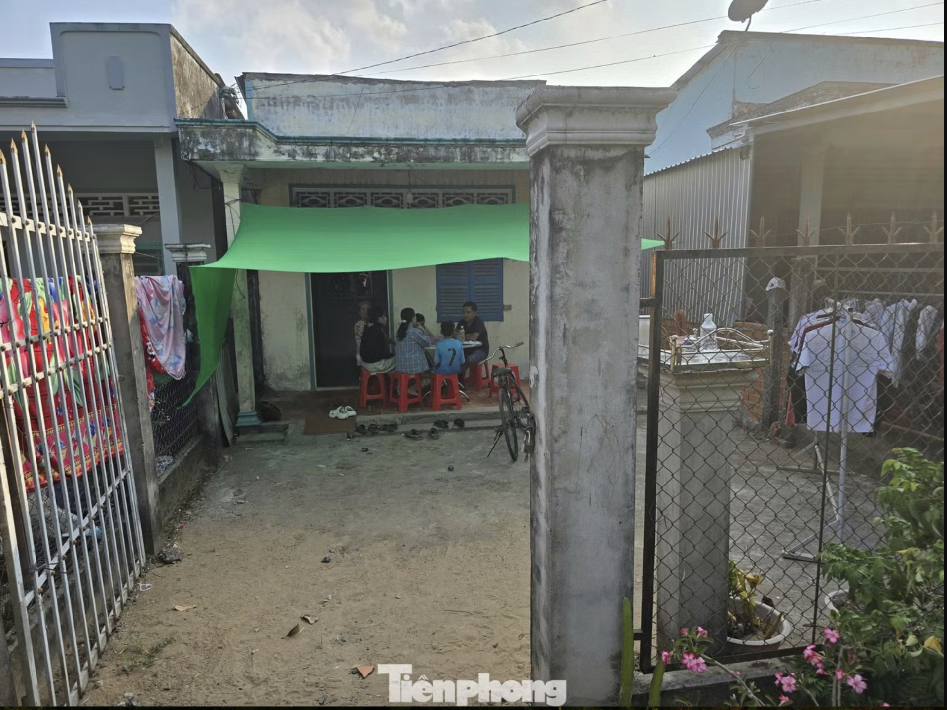 Căn nhà nhỏ chìm trong đau thương (Ảnh: Tiền phong Online)