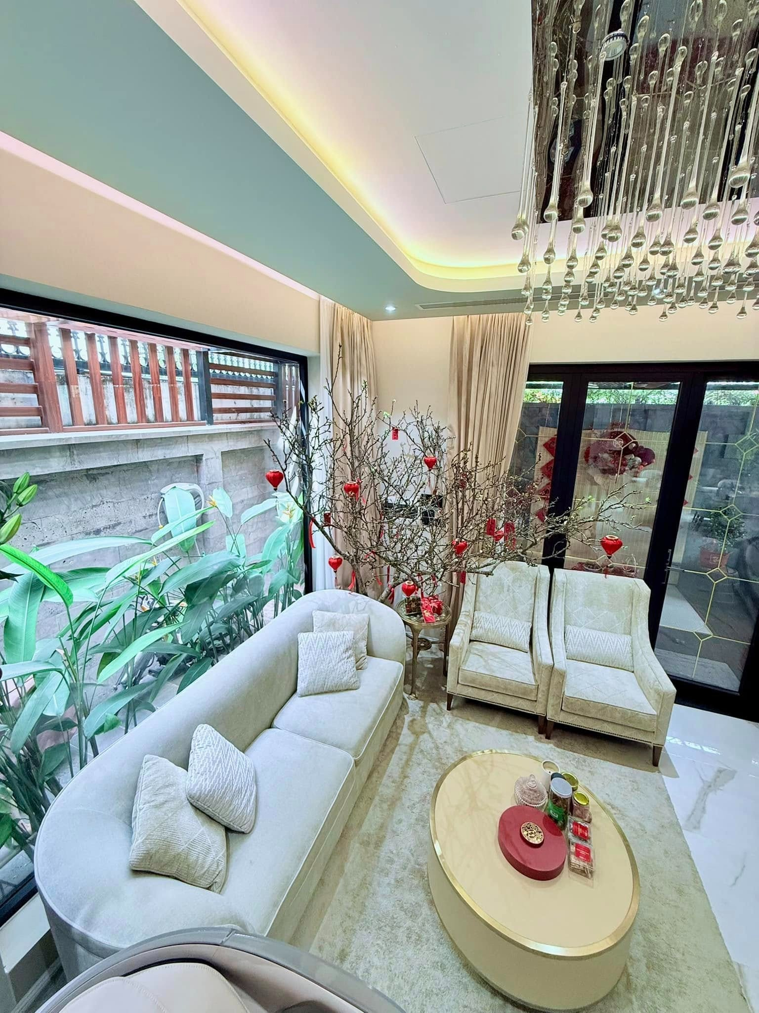 Hệ cửa kính giúp đón ánh sáng vào nhà