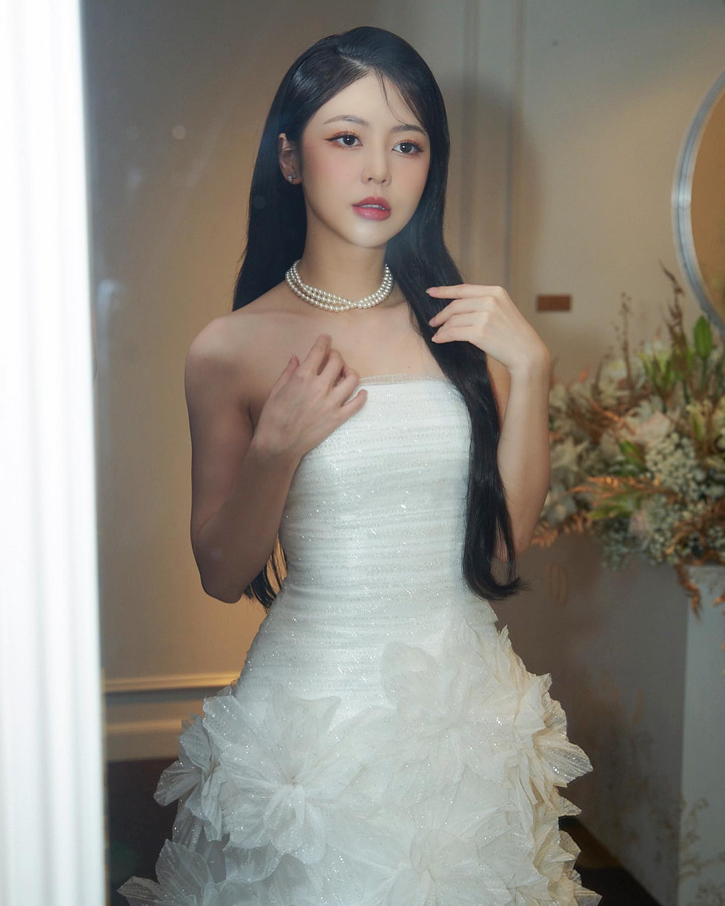 Tình cũ Trịnh Thăng Bình lên thảm đỏ với khuôn mặt đơ cứng, netizen tiếc vì mất hết nét tự nhiên