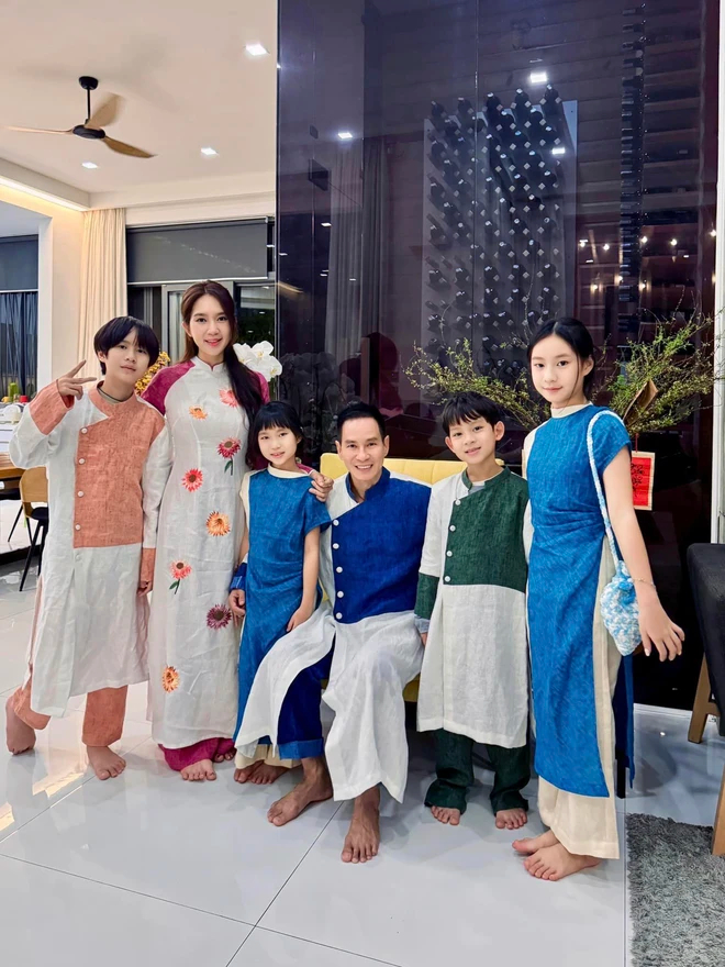 Không gian tầng 1 là background lý tưởng để chụp ảnh gia đình mỗi dịp lễ Tết