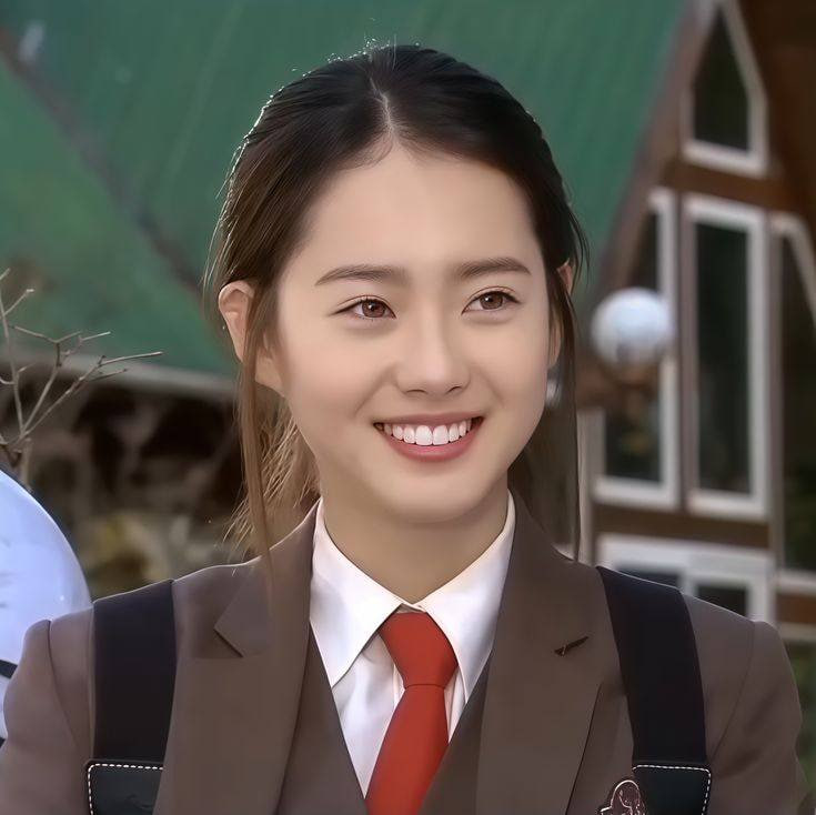 Go Ara sở hữu đôi mắt hổ phách cực phẩm hiếm có (Ảnh: X)