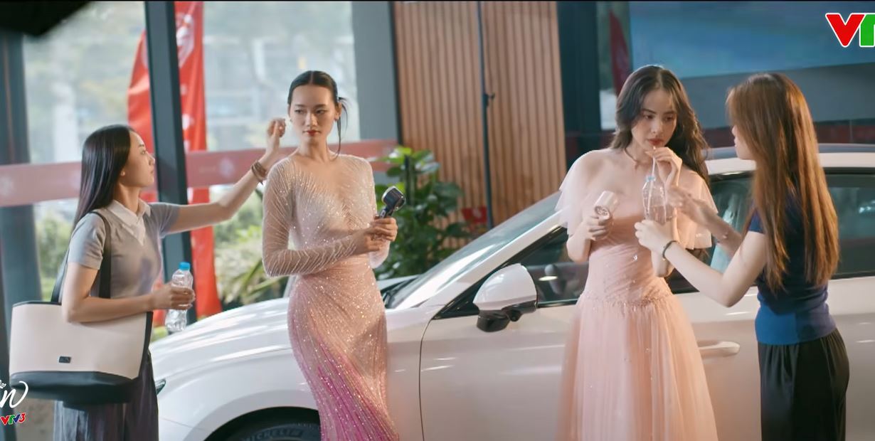 Hai á hậu cuốn hút hơn hẳn