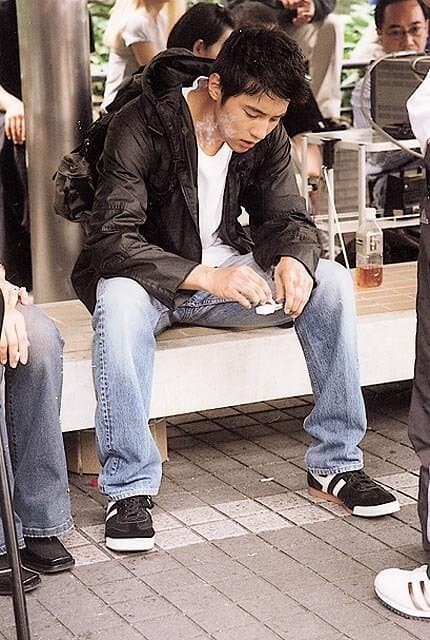 Won Bin gây ấn tượng chỉ với một bức ảnh chụp trộm