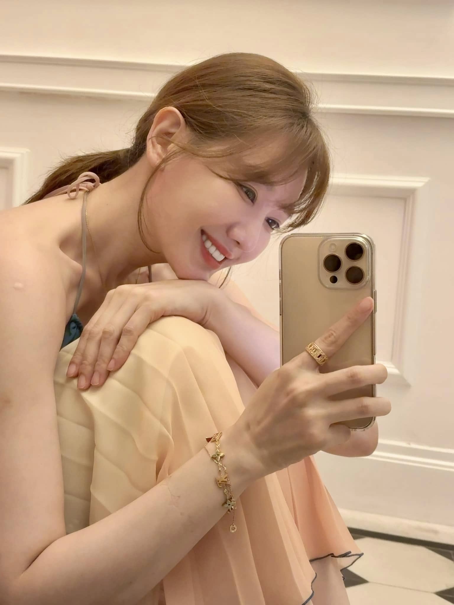 Netizen xin vía Hari Won vì có chồng 10 điểm! 