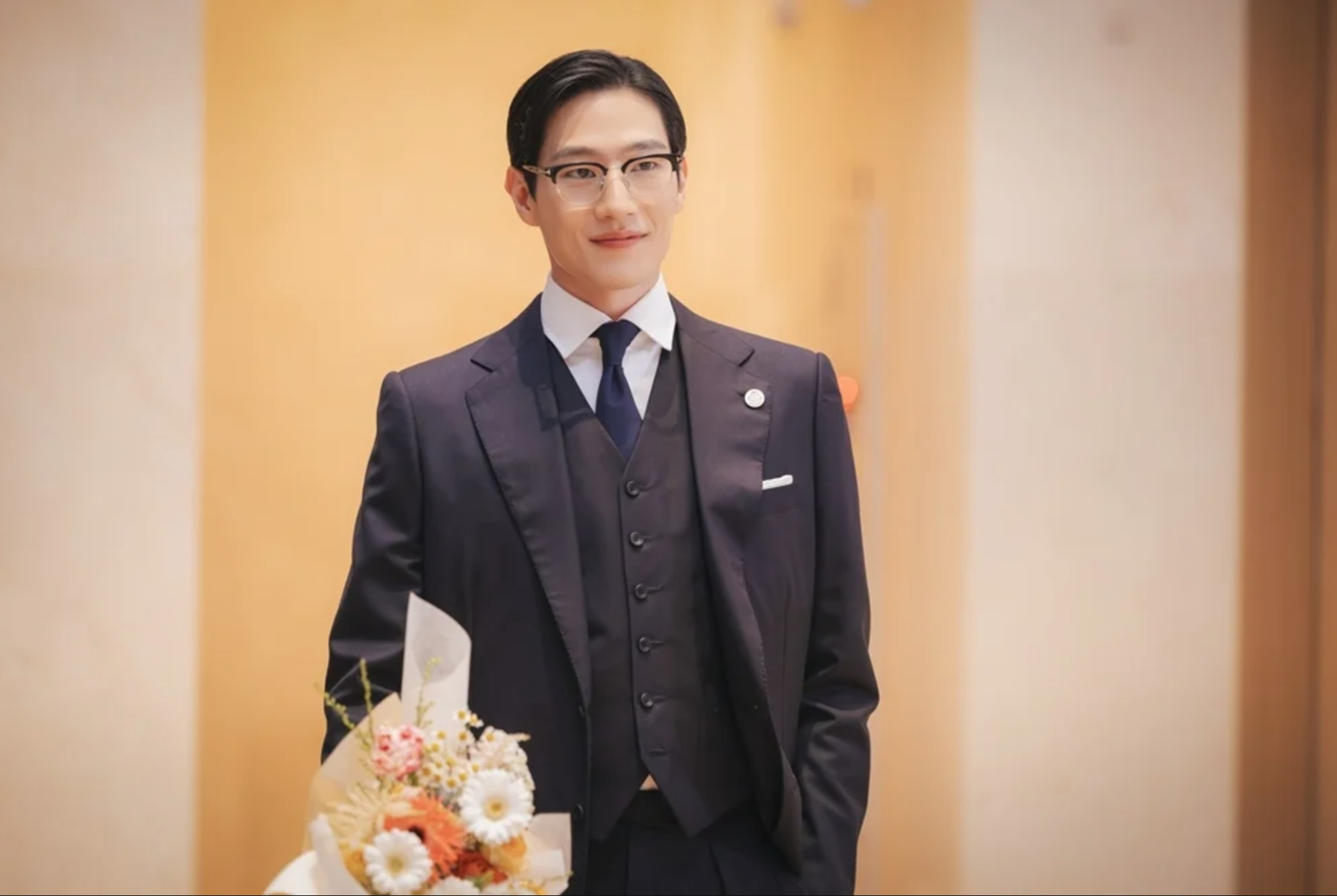 Cặp chị em lệch nhau 23 tuổi vẫn yêu đương bùng cháy: Nhà gái là 