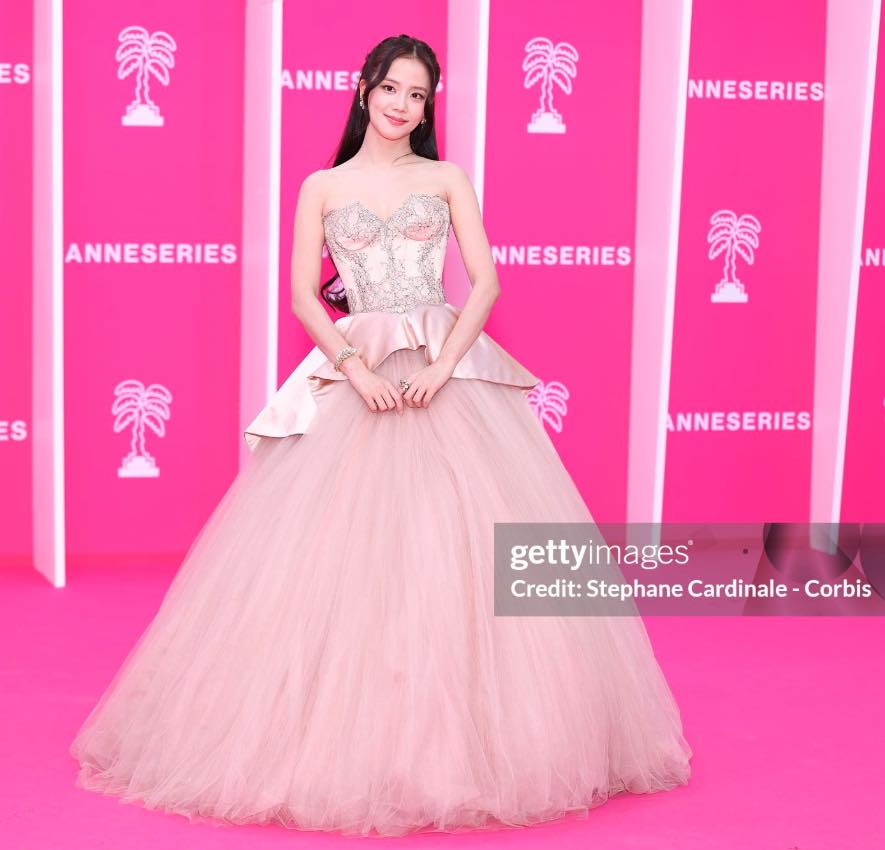 “Cannes rẻ tiền vì Jisoo (BLACKPINK)”