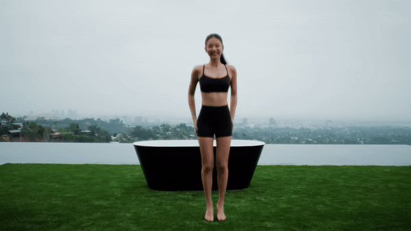 Trong khi thực tế, Jennie có hình thể cân đối, thon thả ở góc quay chính diện, nhưng antifan không quan tâm đến điều này. Ảnh: KoreaBoo.