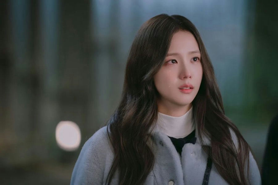 Bộ phim Boyfriend On Demand mà Jisoo đóng chính đầu năm 2026 vướng nhiều tranh cãi về diễn xuất của cô