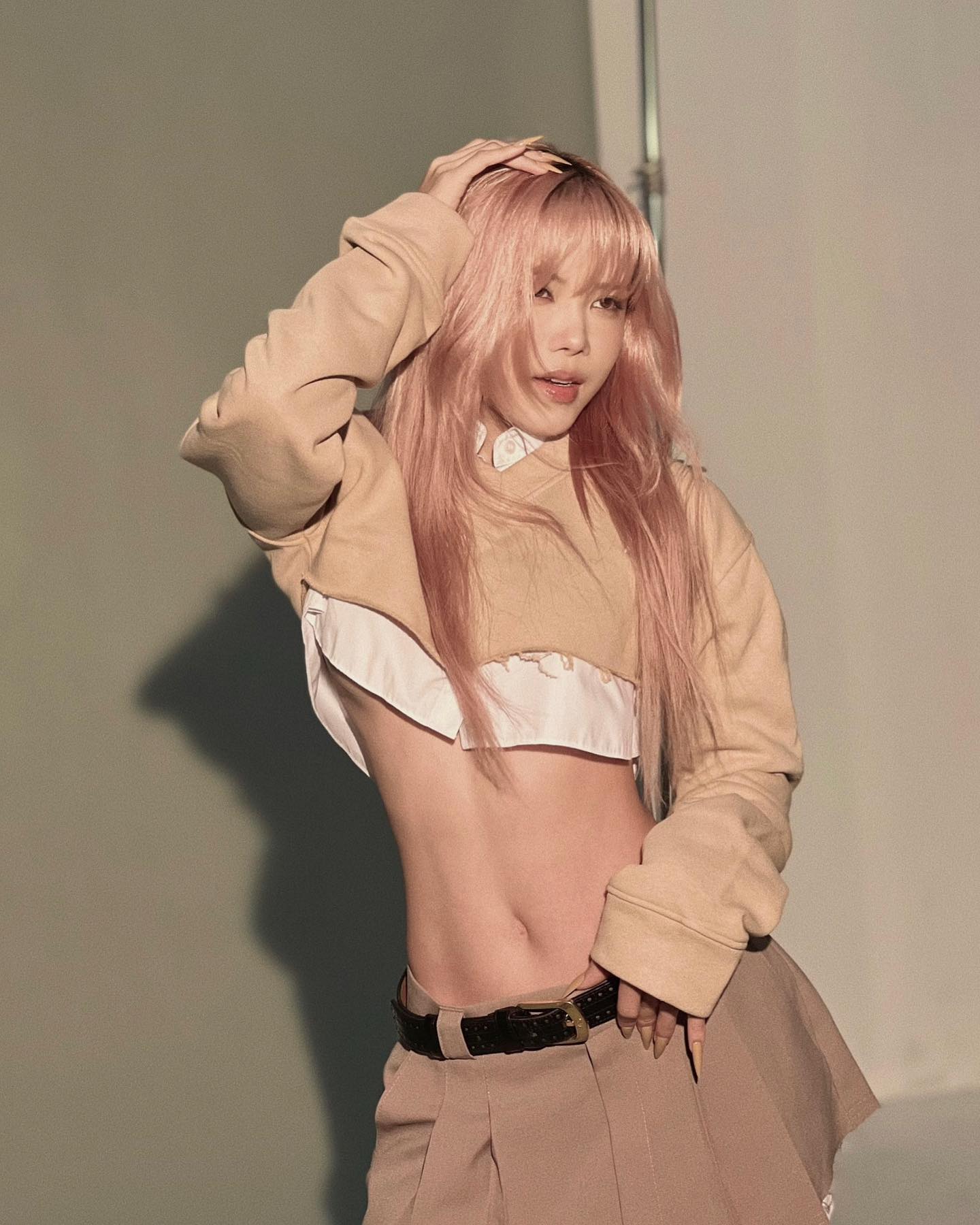 Nữ ca sĩ từng duy trì màu tóc tẩy trong cả một khoảng thời gian dài. (Ảnh: Instagram)