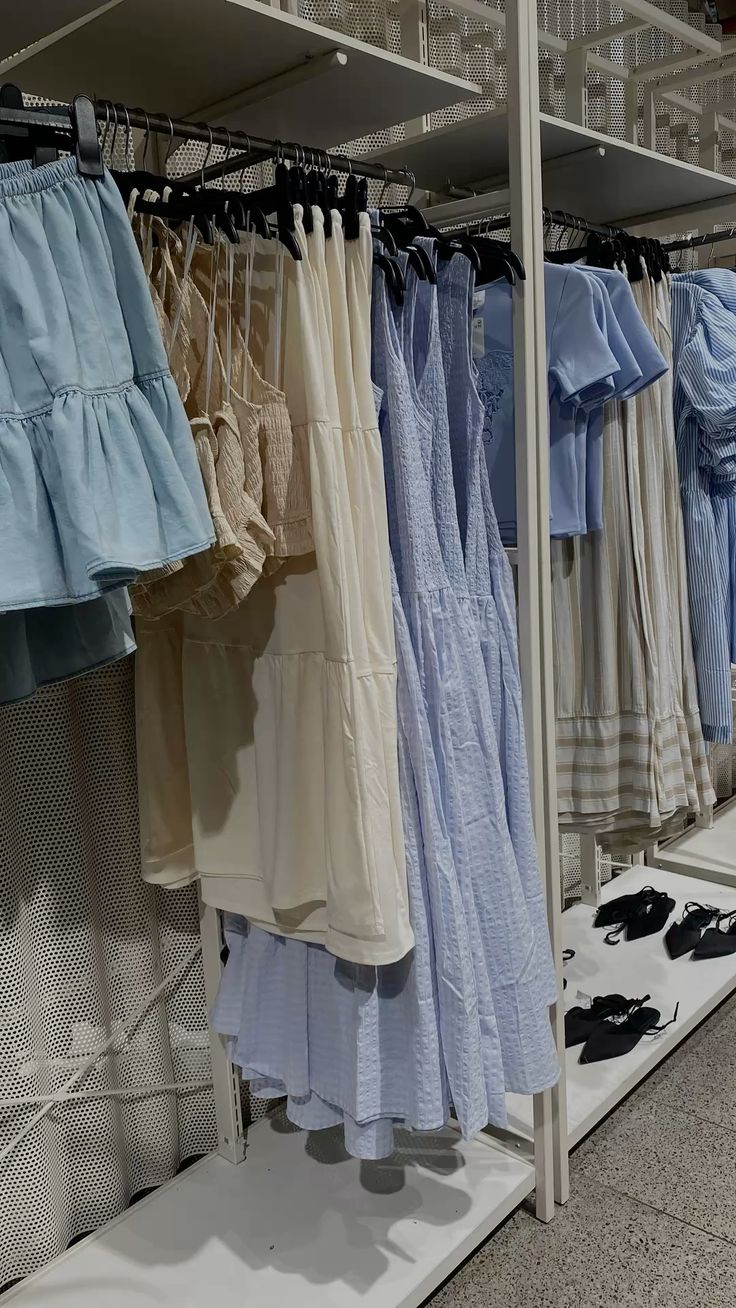 H&M liên tục làm mới thiết kế theo từng mùa để bắt kịp thị hiếu người mặc.(Nguồn: Instagram)