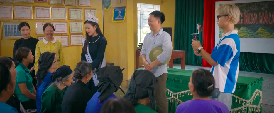 Lần đầu có Hoa hậu cộng đồng mà chỉ thấy sống vì mình: Chảnh chọe không coi ai ra gì, hỗn láo với bố ruột