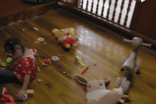 Vi Minh tức tối khi thấy người khác đang ở phòng của mình