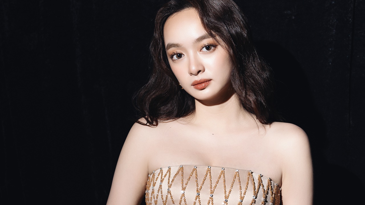 Ông trời ưu ái mỹ nhân Việt này quá rồi: Đến nốt ruồi cũng đẹp sang phú quý, visual cao cấp chấp mọi tạo hình