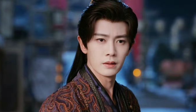 Dù đã có bộ lọc, nam diễn viên vẫn lộ dấu vết tuổi tác