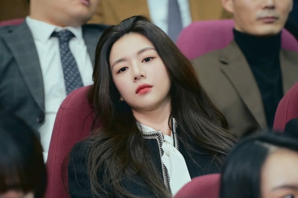 Go Youn Jung lại gầy thêm, mặt quá hốc hác