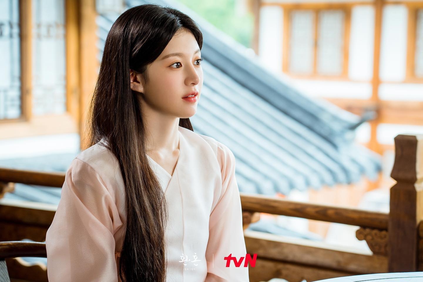 Mỗi ngày thức dậy với gương mặt đẹp thế này đúng là có phước: Hào quang minh tinh có thật, càng ngắm càng sốc